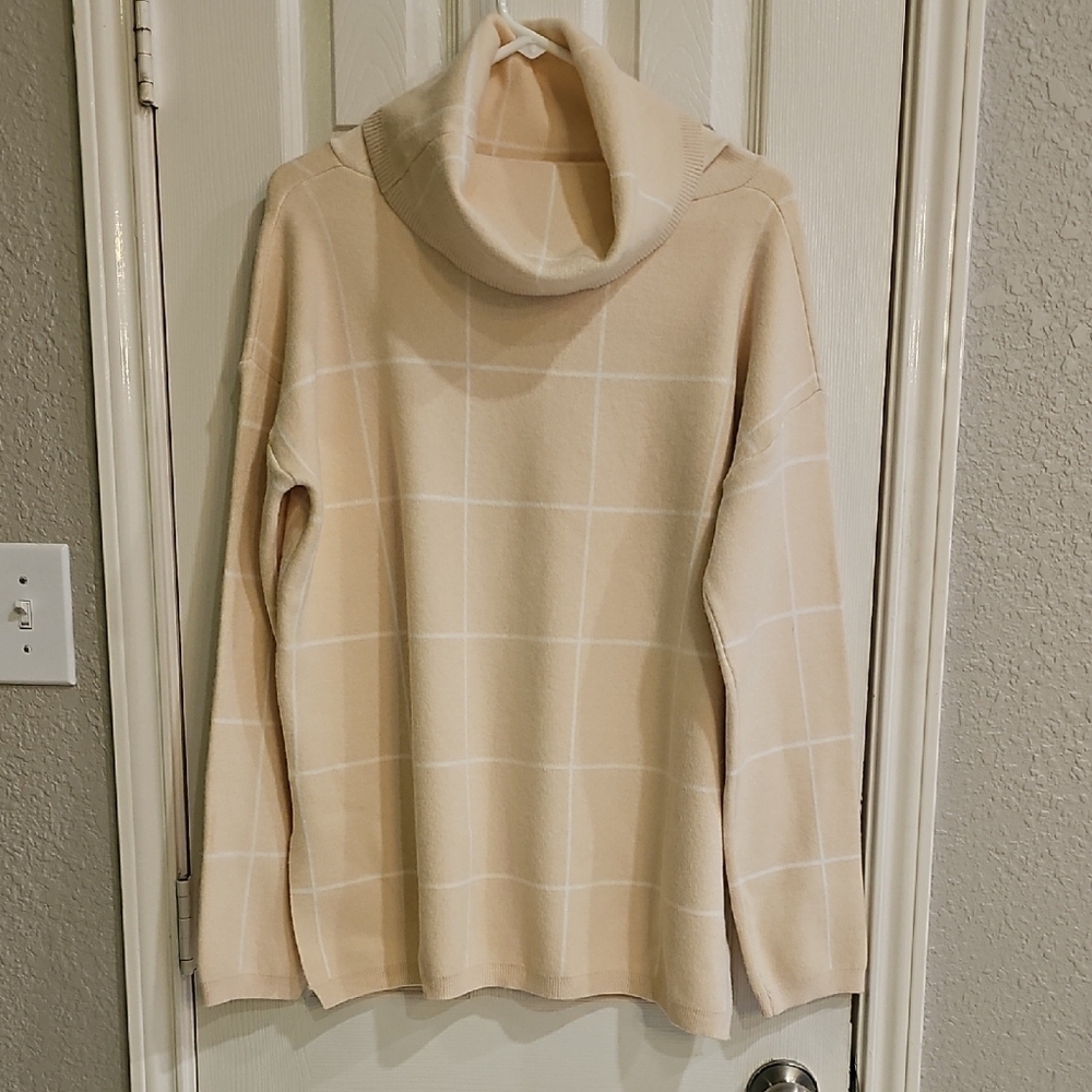 NWOT Cowl Neck Long Sleeved Soft Yellow & White Sweater XL
